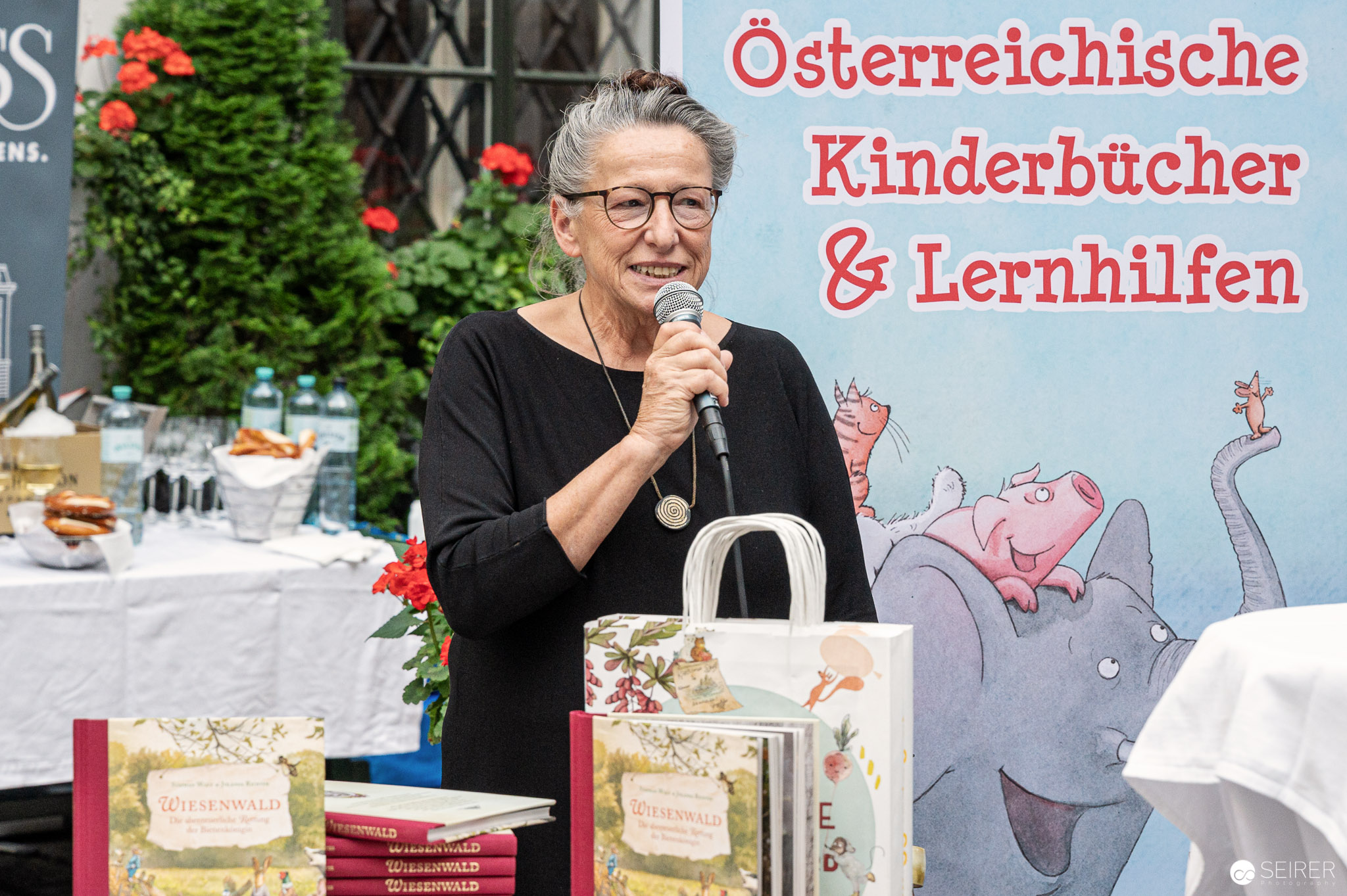 Buchhandlung Leporello Rotraut Schoeberl Buchpräsentation Wiesenwald