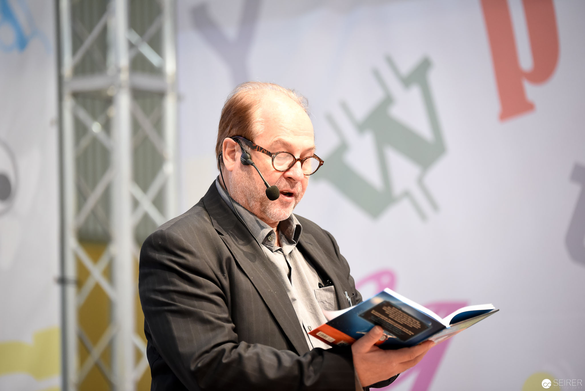 Bernd Flessner liest auf der Buch Wien aus Der kleine Major Tom