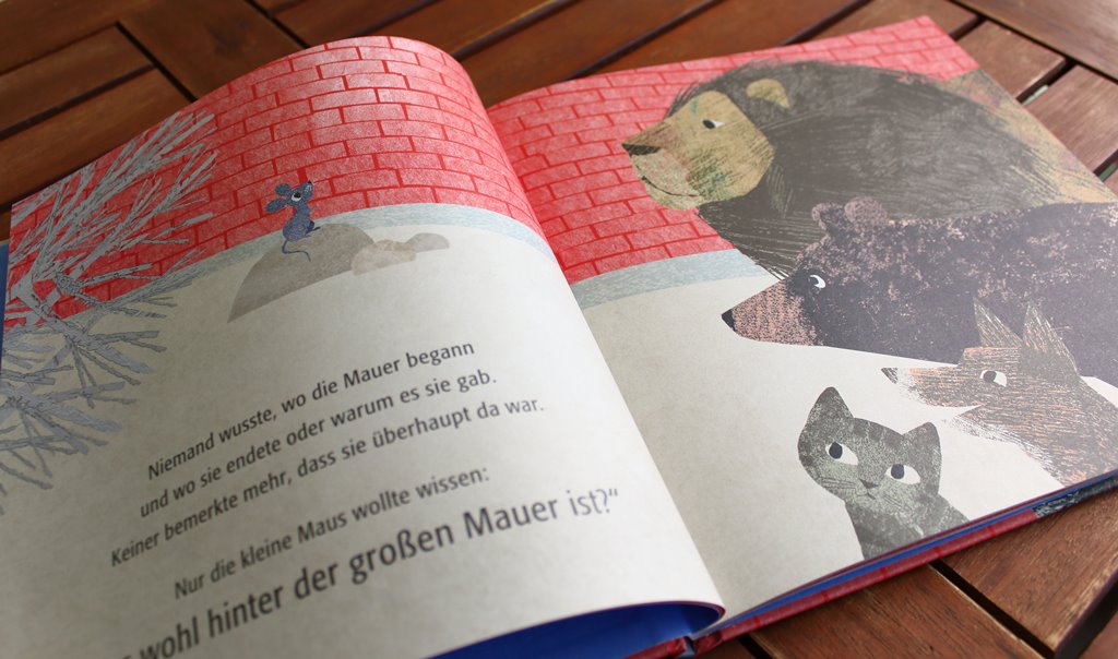 Die kleine  Maus und die große Mauer von Britta Teckentrup